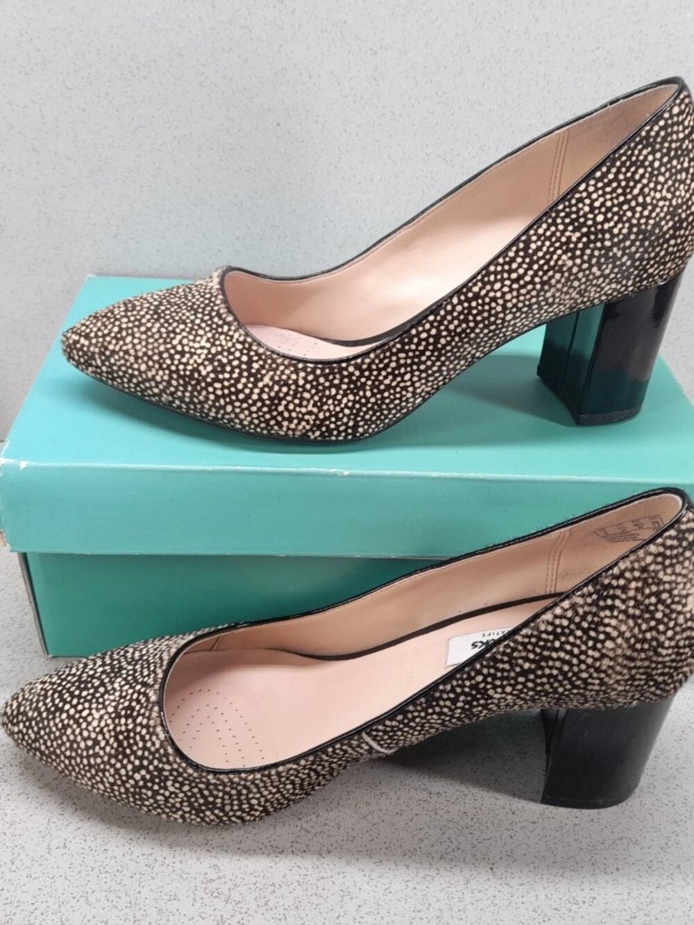 Clarks Narrative Block Heel Animal Print fur Women's Court Size 7.5